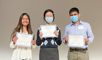 Picture of Vivian Nguyen receiving the first place award at the Conference for Approaches in Quantitative Biology 